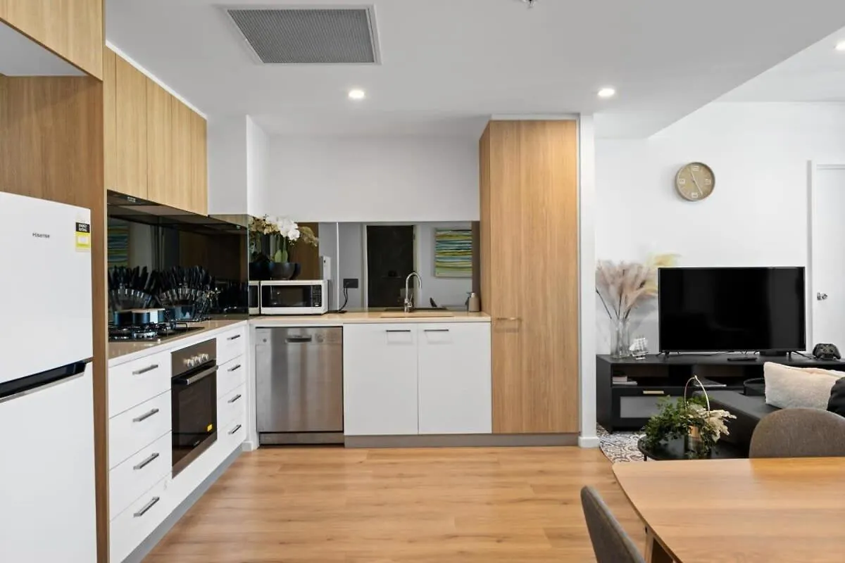 Journey To West Franklin Free Parking Pool Gym Apartment Adelaide
