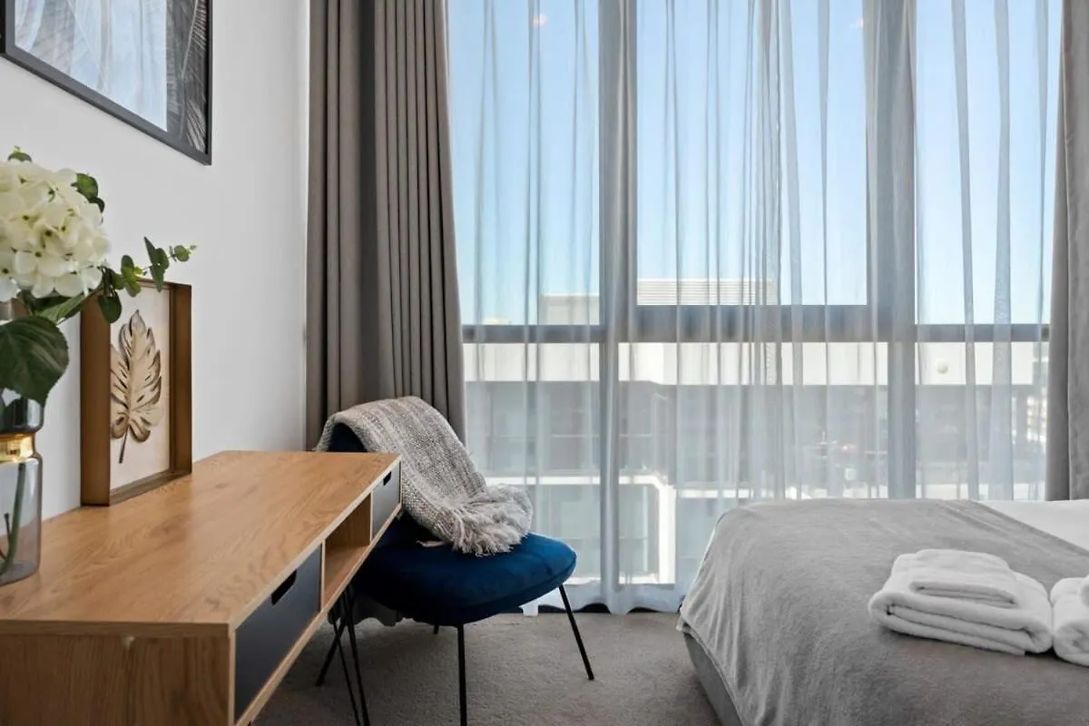 Journey To West Franklin Free Parking Pool Gym Apartment Adelaide