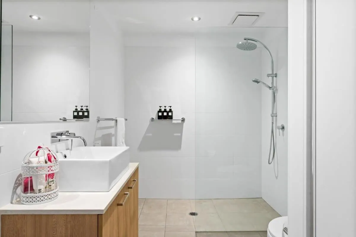 Journey To West Franklin Free Parking Pool Gym Apartment Adelaide