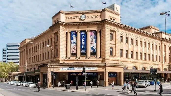 Journey To West Franklin Free Parking Pool Gym Apartment Adelaide