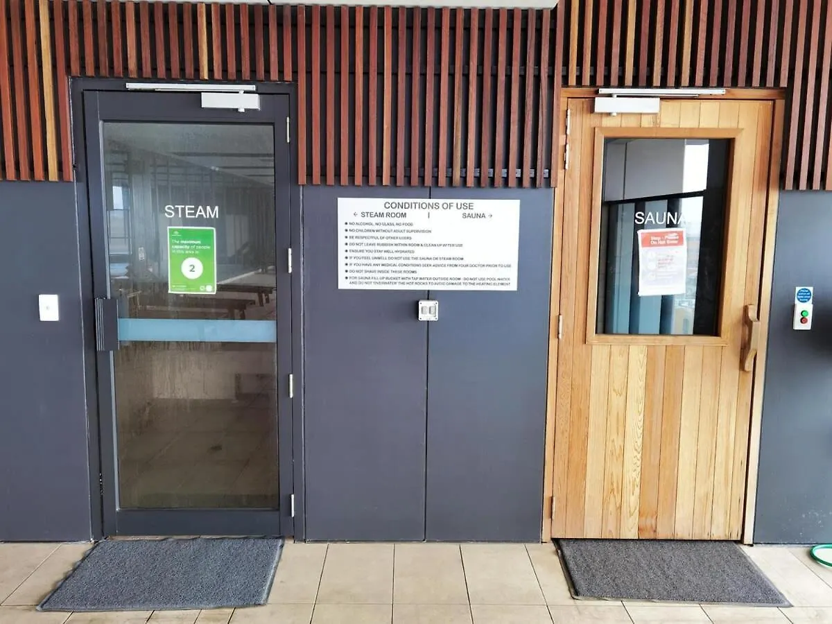 Journey To West Franklin Free Parking Pool Gym Apartment Adelaide