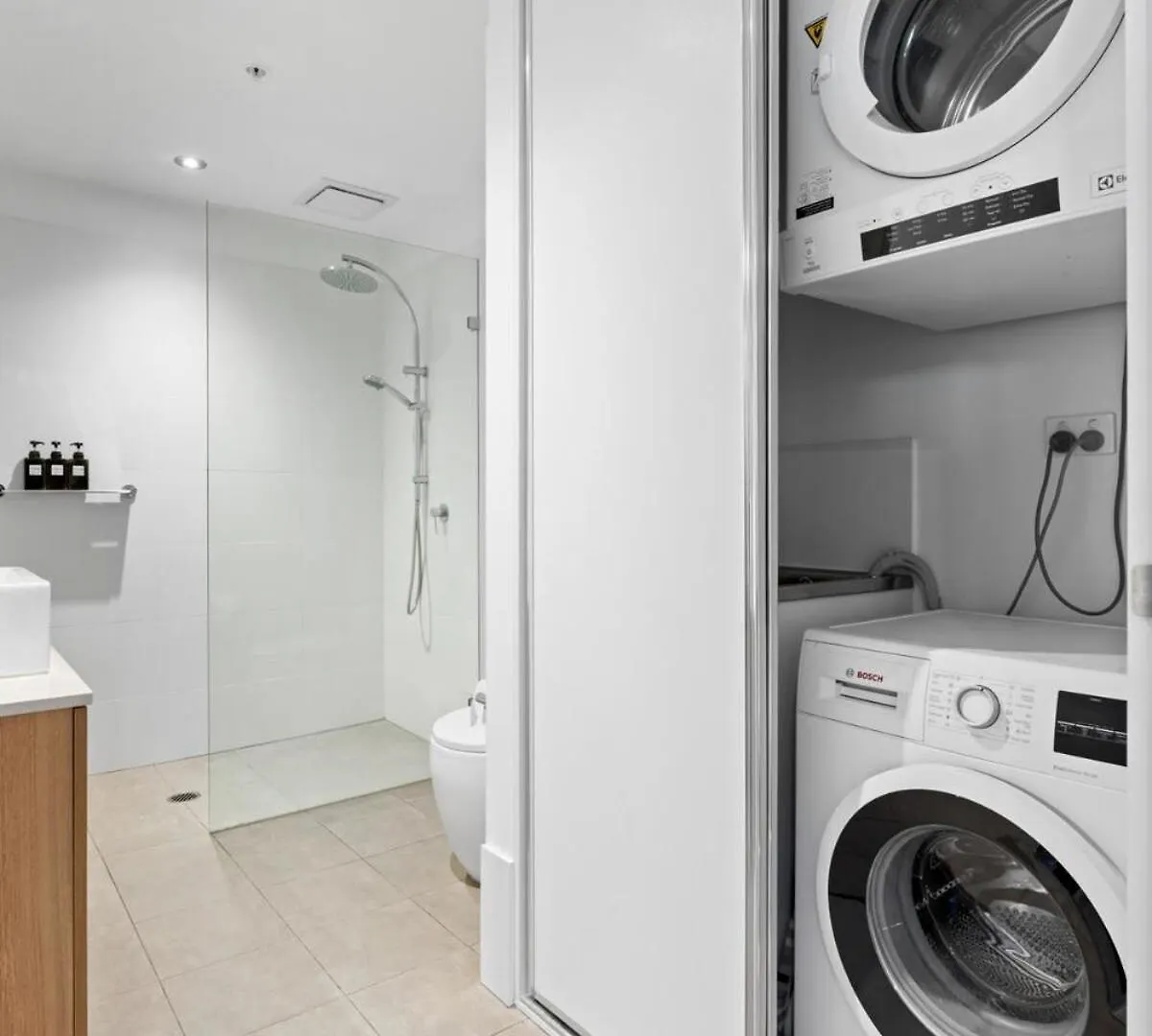 Journey To West Franklin Free Parking Pool Gym Apartment Adelaide